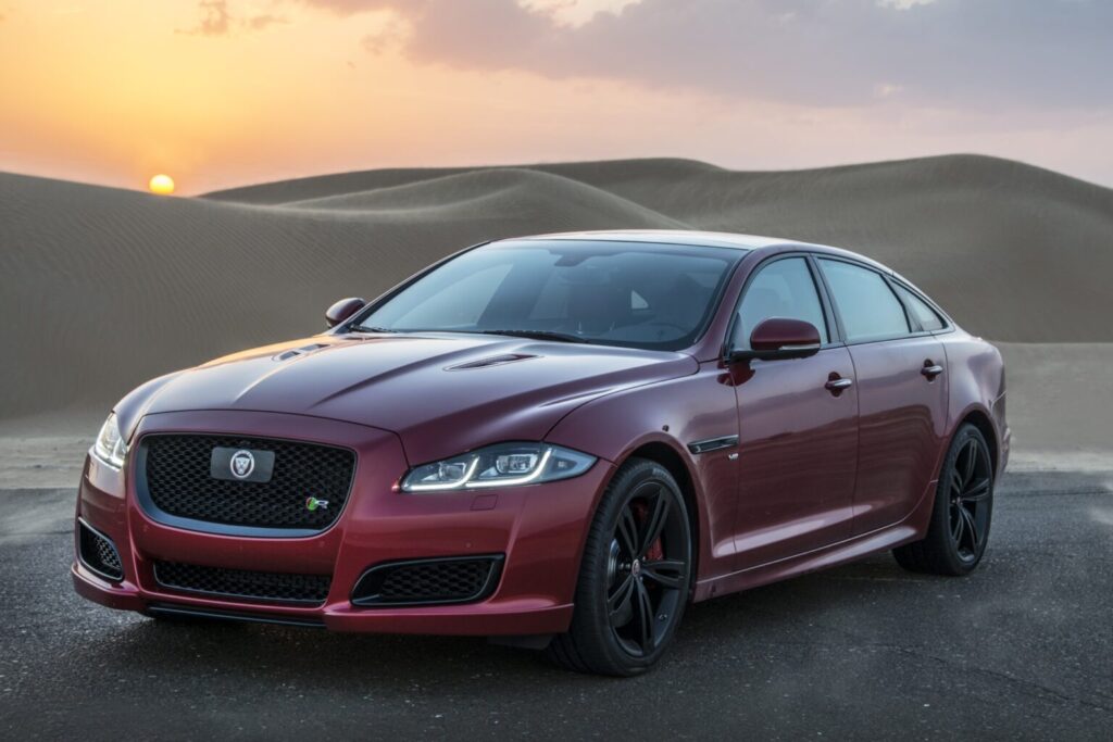 Jaguar XJ vs. Jetman World First Desert Drag Race 22928441043 cropped 1536x1025 1